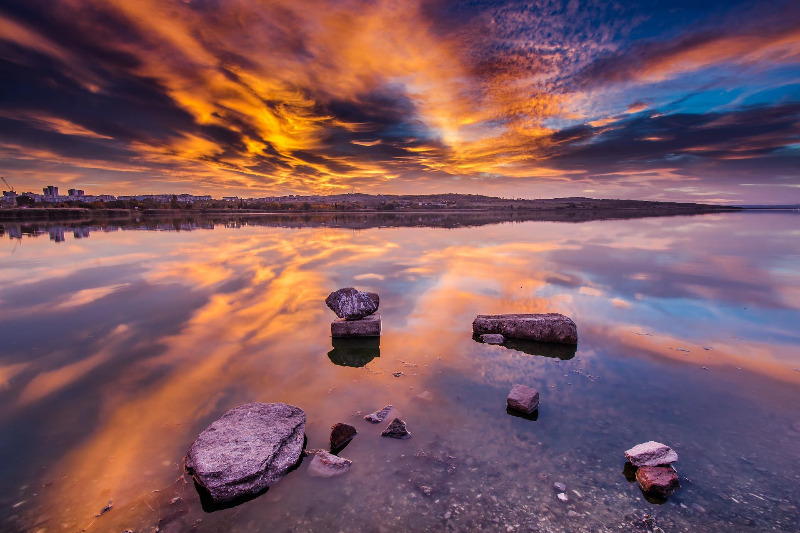 incredible-sunset-over-the-lake-2866945_1920.jpg